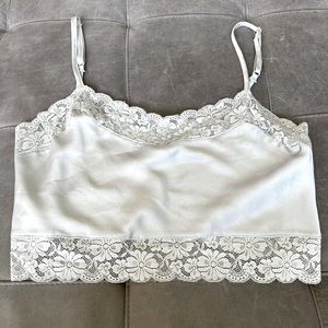 Silky brandy melville crop top w/lace trim